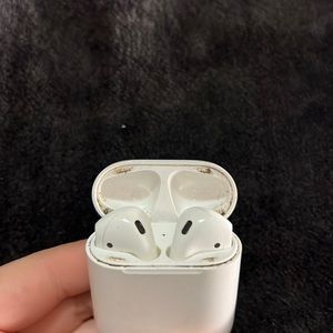 AirPods